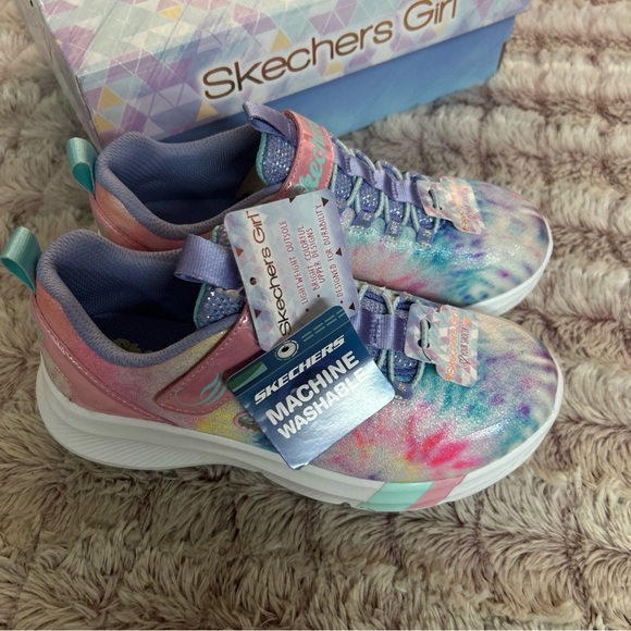 SKECHERS Girl  Tye Dye Sneakers size 2 - Picture 4 of 6